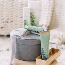 Cargar imagen en el visor de la galería, EUCALYPTUS WHITE TEA PETITE HAND CREME